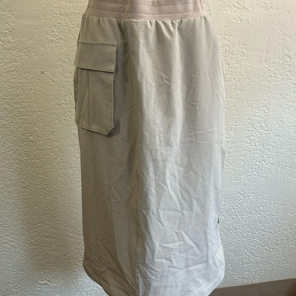 BALEAF LARGE NWT spf 50+ WOMENS GOLF/TENNIS  LIGHTWEIGHT BEIGE SKIRT